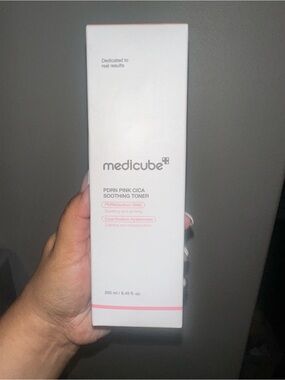 Medicube PDRN Pink Cica Soothing Toner — Pink